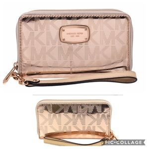 🆕 Micheal Kors Wristlet Rose Gold Patent Leather